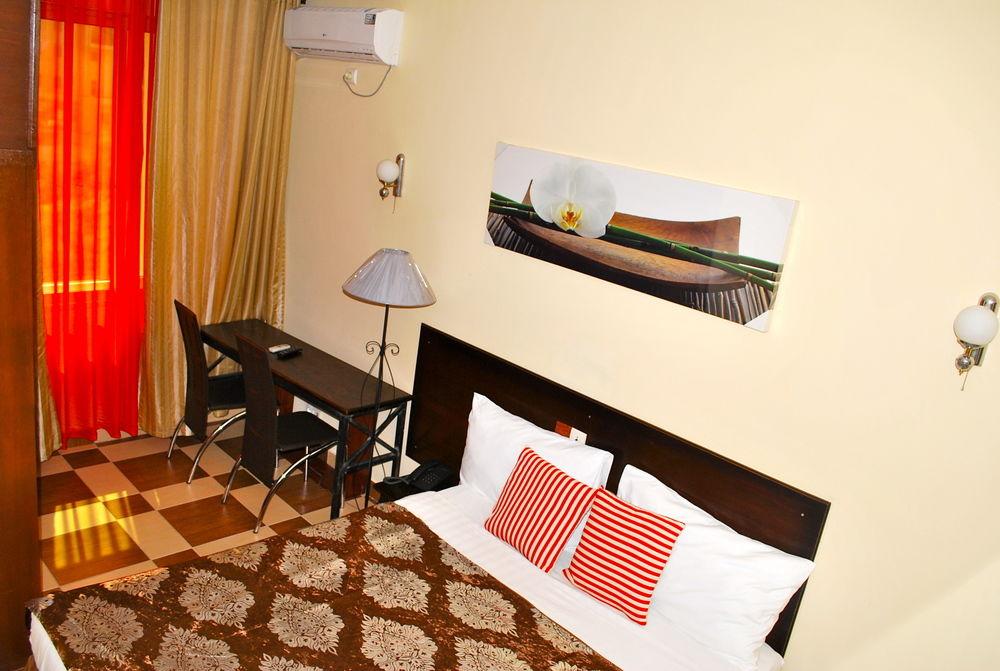 Yaahot Hotel Yaounde Luaran gambar