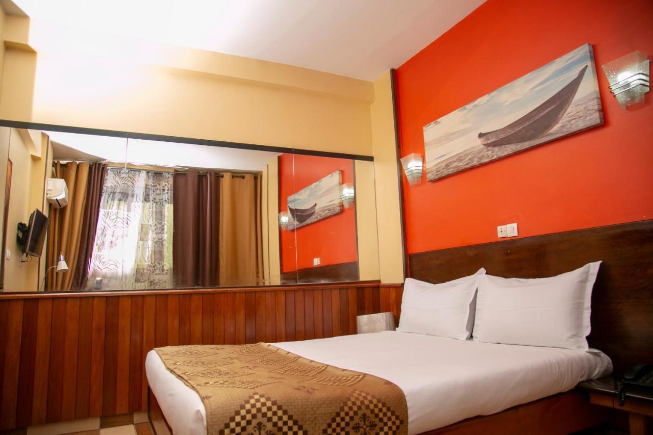 Yaahot Hotel Yaounde Luaran gambar
