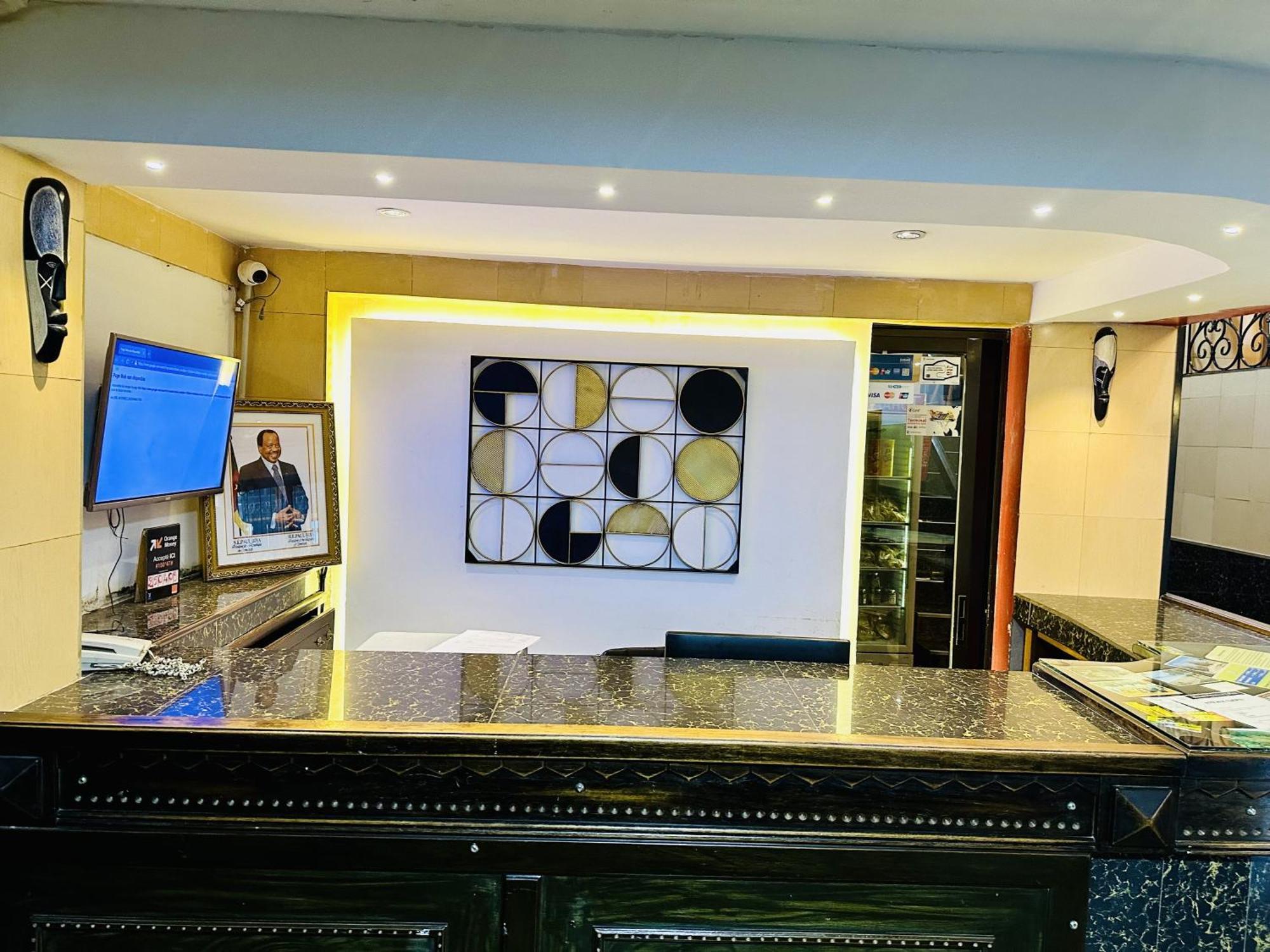 Yaahot Hotel Yaounde Luaran gambar