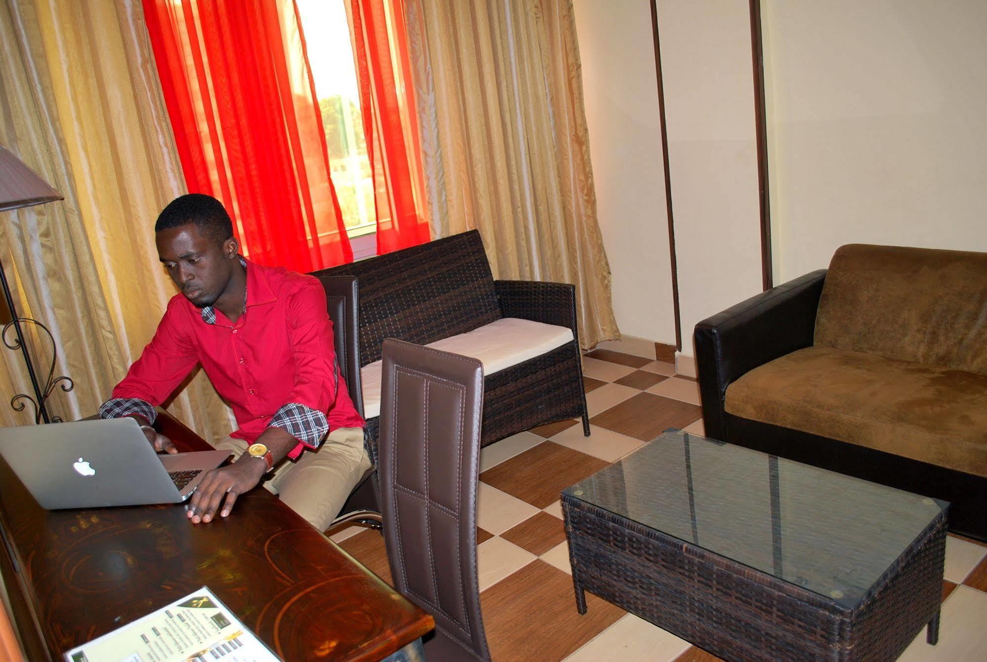 Yaahot Hotel Yaounde Luaran gambar