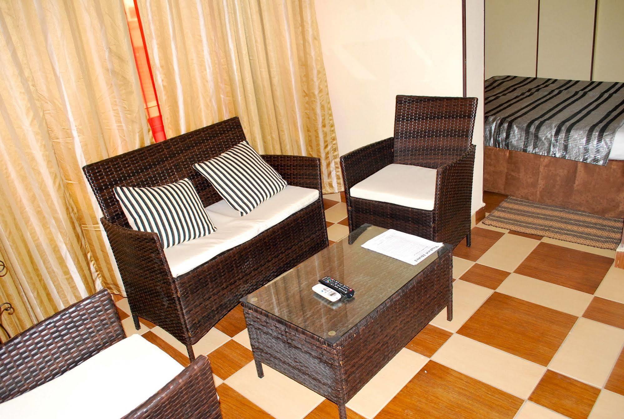 Yaahot Hotel Yaounde Luaran gambar