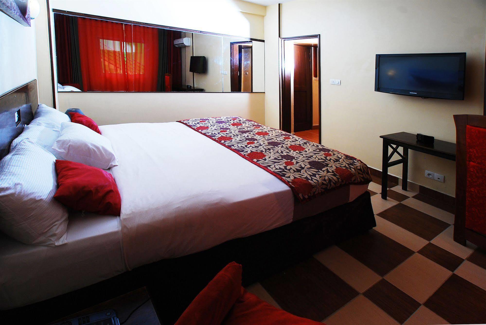 Yaahot Hotel Yaounde Luaran gambar